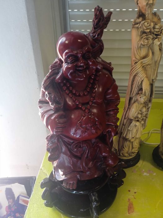 Buda, figuras chinesas, pedra de sal, candeeiro com figura de buda.