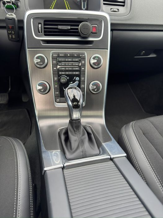 Volvo V60 Facelift D4 2.0 Diesel 181 к.с. Автомат Aisin
