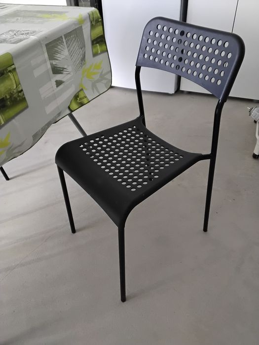Vendo mesa  com  4  cadeiras
