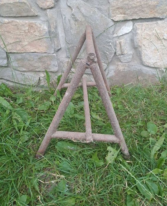 Стійки металеві в хорошому стані