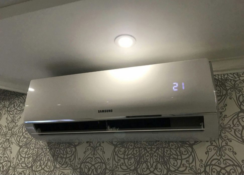20 февраля. Склад. Кондиционер Samsung.  Монтаж от СервисЦентра.