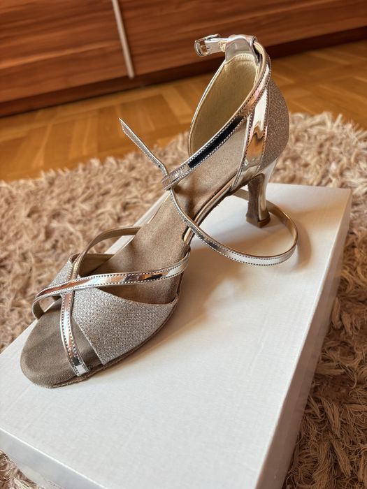 Srebne buty taneczne
