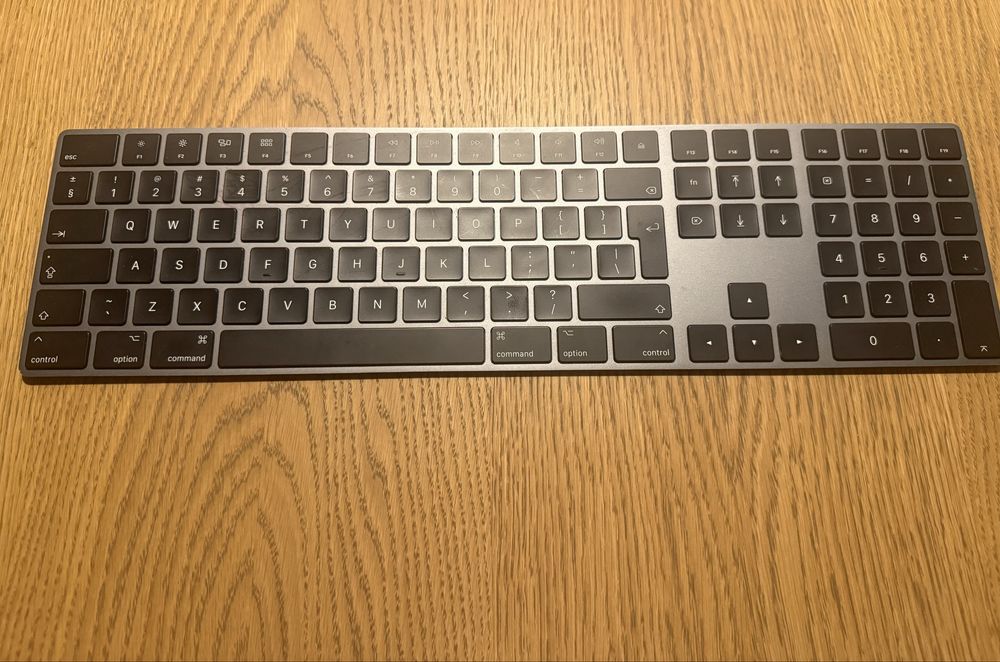 Apple Magic Keyboard z polem numerycznym (Space Gray)