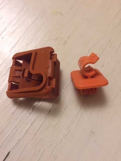 Клипса держателя капота шкода