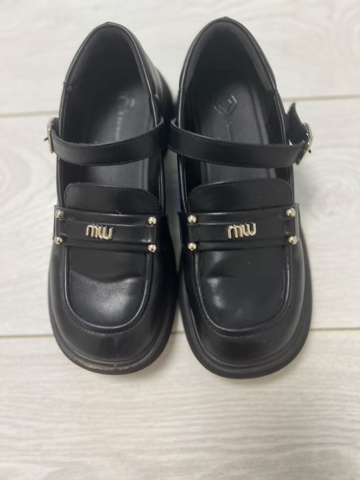 Продам кожаные туфли на девочку