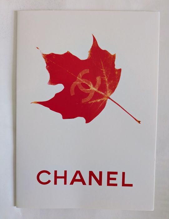 Coleção de 3 cartões da coleção Chanel, desenhado por Karl Lagerfeldl, com capa.