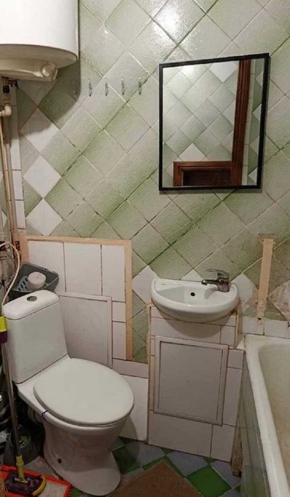 Продам 2 комнатную квартиру,  поселок Котовского, ул. Ак. Заболотного.