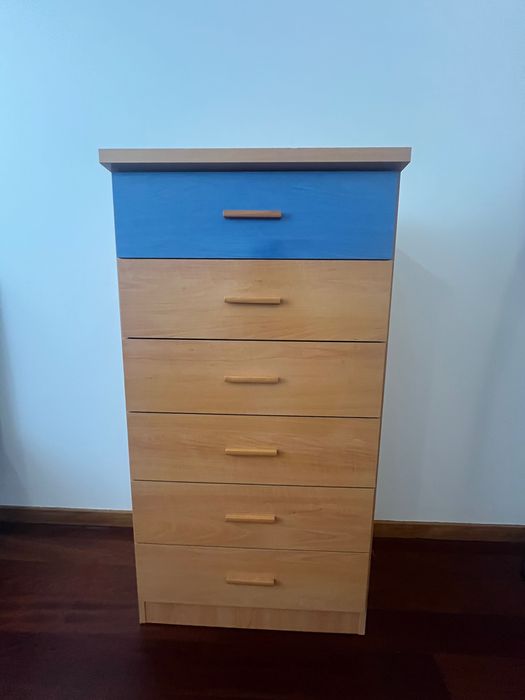 Conjunto de cama e cómoda