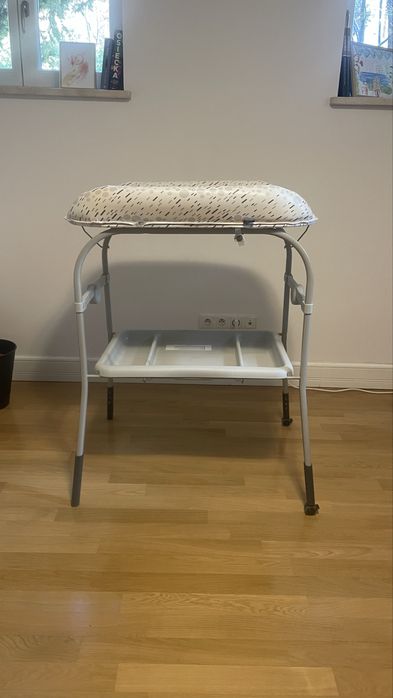 Wanienka z przewijakiem na stelażu chicco