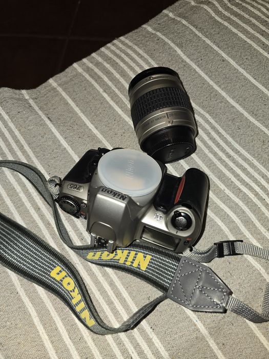 Máquina Nikon f65 como Nova