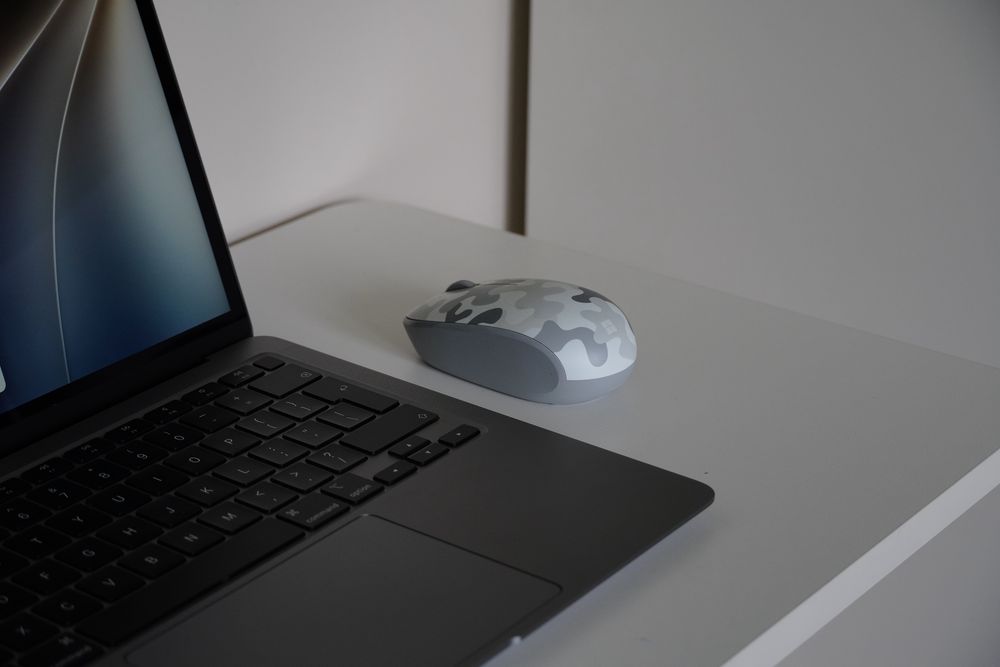 Macbook Air M1 8/256 - stan BDB + akcesoria