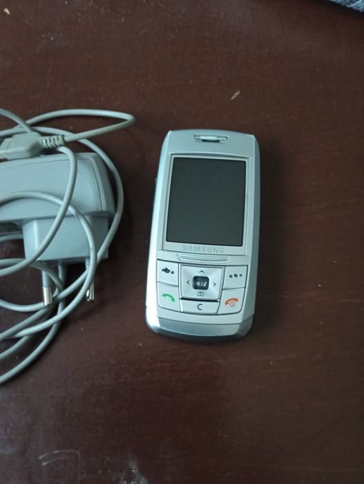 Telefon Samsung E250