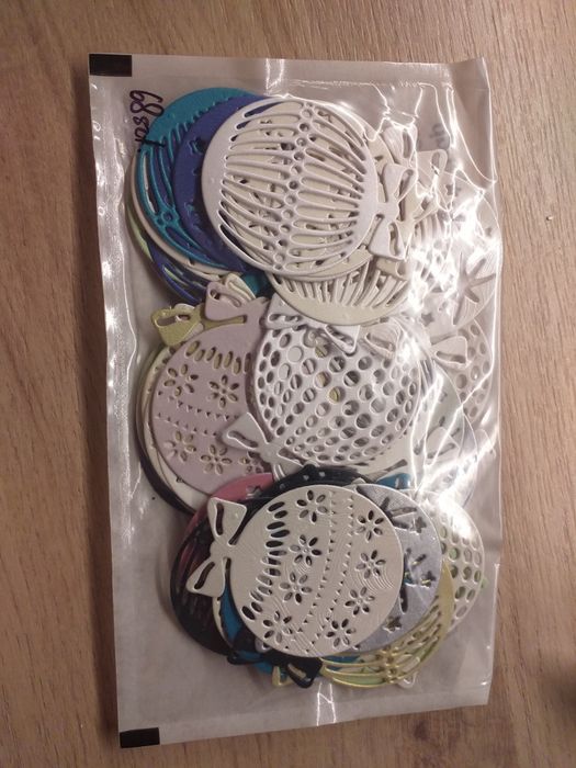 Scrapki scrapbooking bombki ażurowe Boże Narodzenie