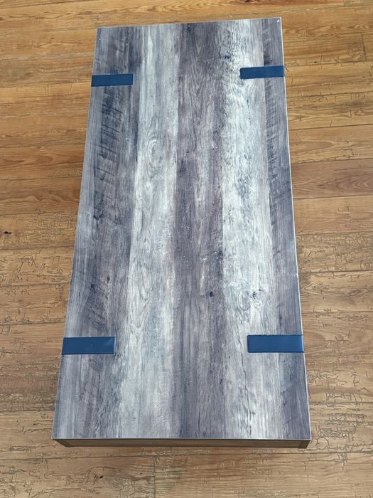 Mesa de centro. Madeira, estilo rustico. Com duas gavetas