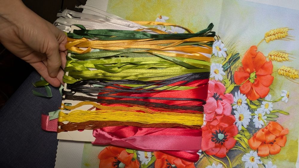 Набір для вишивки стрічками 50×50 см | Квіти (маки, ромашки)