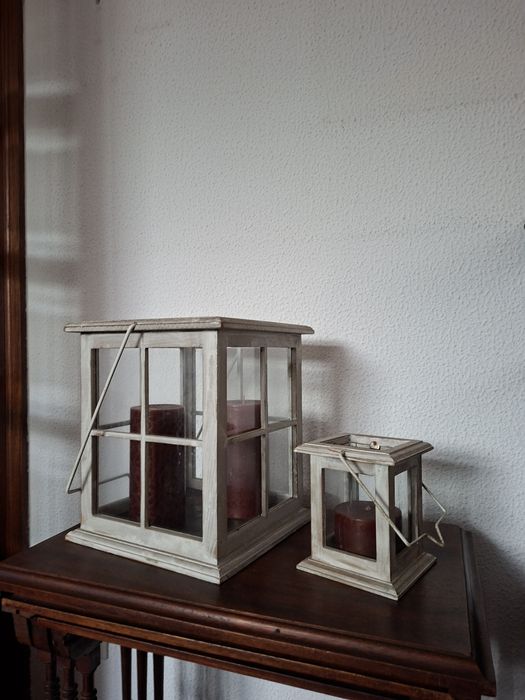 2 lanternins brancos decorativos