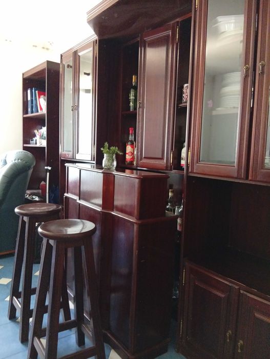 Vende se móvel de sala com bar+ mesa e cadeiras
