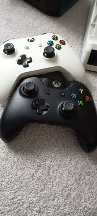 Pady do gry xbox+ ładowarka