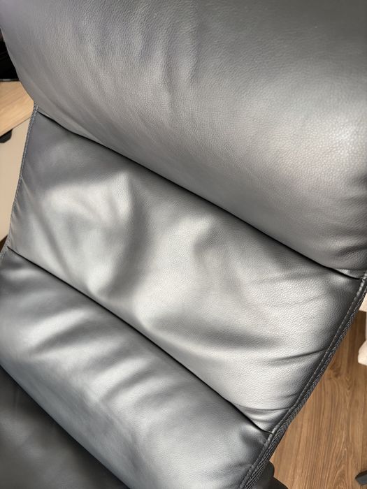 Fotel biurowy w stanie idealnym