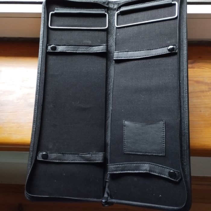 Etui ze skóry dla dżentelmena.