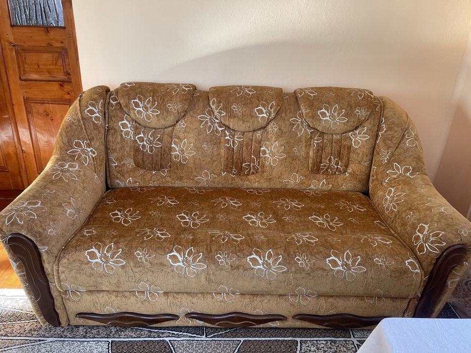 Продається розкладний диван та 2 розкладні крісла