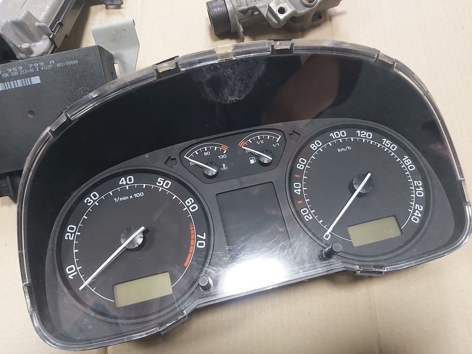 Блок управления двигателем комплект 1.6 BFQ  Skoda Octavia Tour