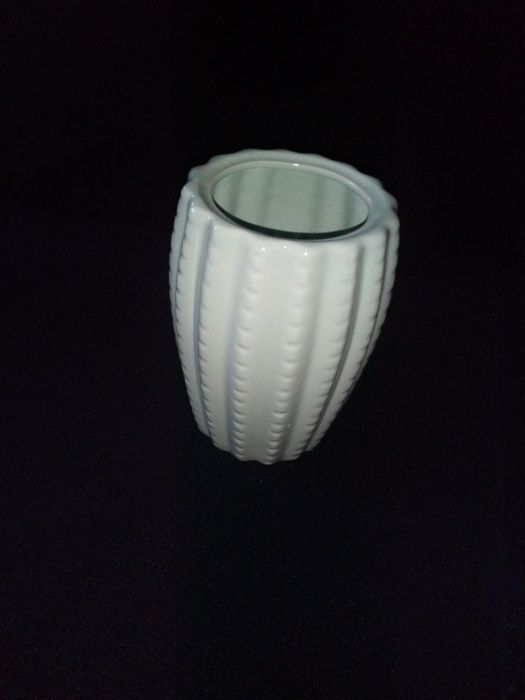 Żółty wazon zegarek plus 2 wazony