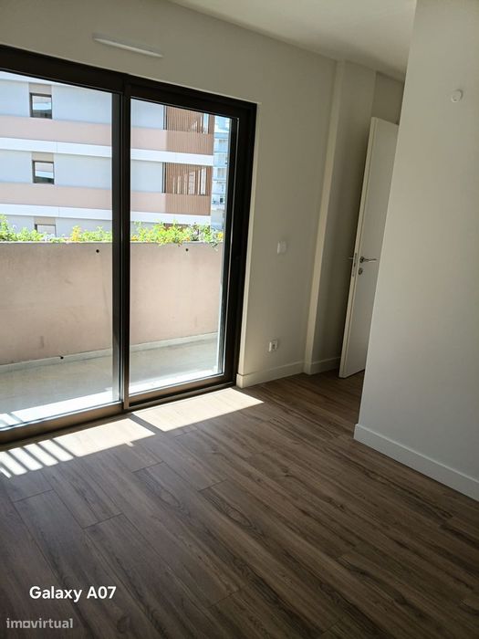 Apartamento T2 com piscina e garagem em Lisboa