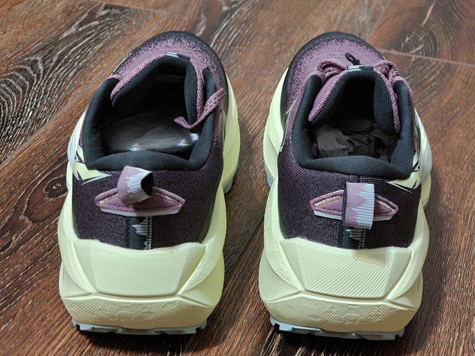 Оригінал 100% жіночі кросівки Asics Trabuco Max 4   EUR 40.5