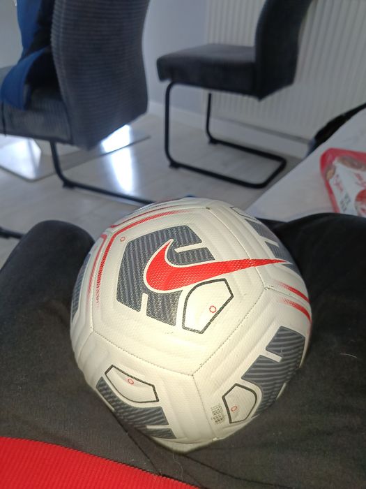 Piłka Nike biało czerwona