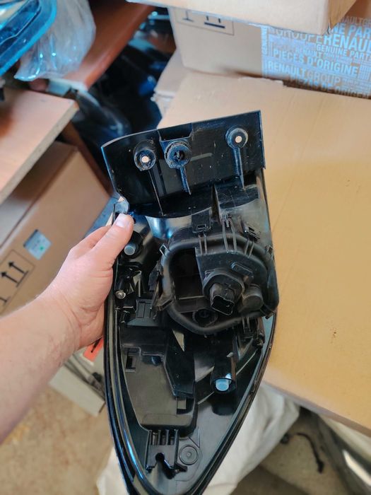 Sprzedam lampę tylną do renault Captur I 2018 lift rok stan bdb prawa