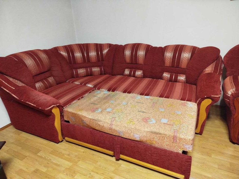 мякий куток з кріслами в хорошому стані, недорого