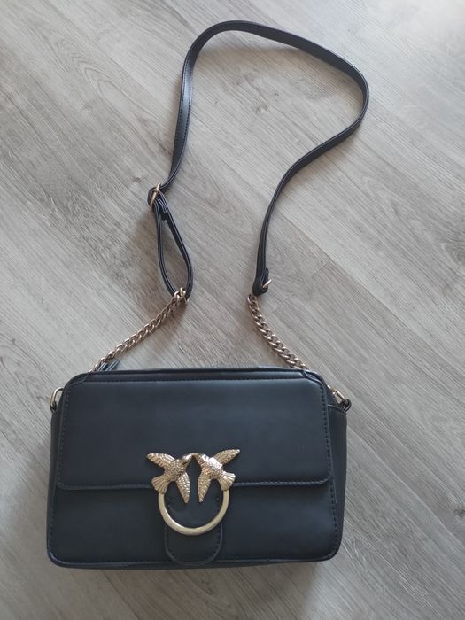 Torebka czarna, damska, (jak pinko), złote akcenty