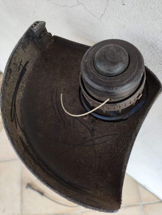 Corta relva elétrico aparador.