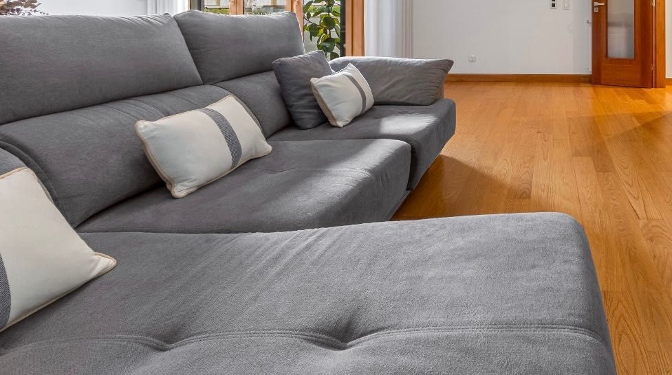 Sofá Banak chaise longue cinzento com armazenamento