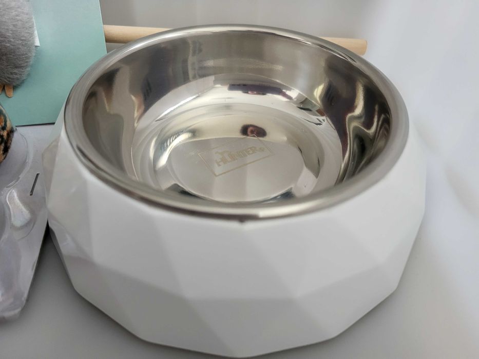 Akcesoria dla zwierzaka: miska i zabawki