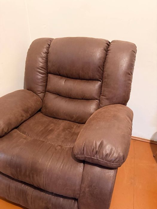 Продам дуже зручне крісло-реклайнер