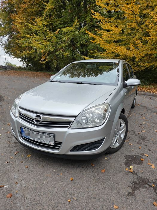Opel Astra H, hatchback, benzyna.