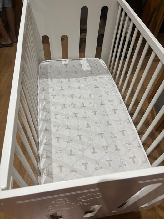 Berço bebé TRAMA + colchão + jogo de cama