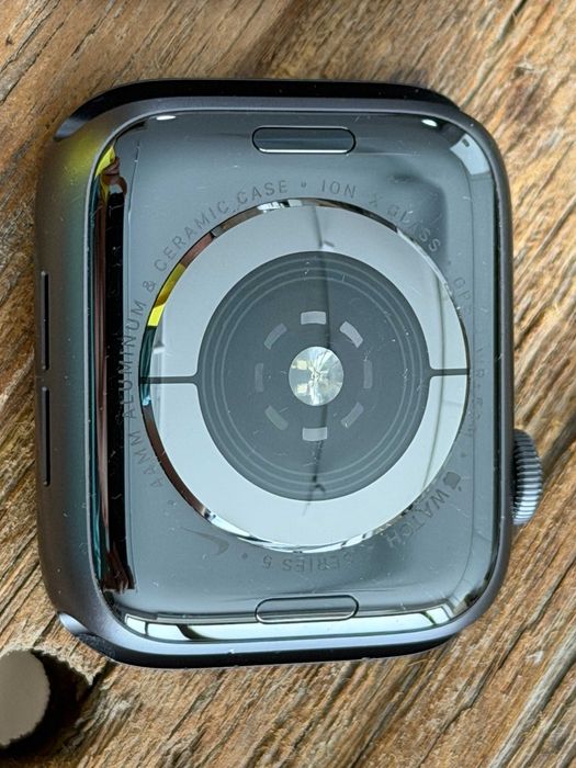 Apple Watch Series 5 Nike 44mm Space Gray / GPS