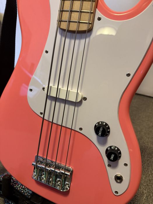 Gitara basowa Squier Bronco z pokrowcem, nowe struny, wyregulowany