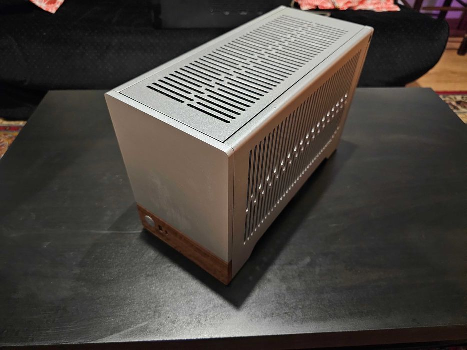 Caixa Mini-ITX Fractal Terra (Silver) - Como Nova (Com Garantia)64737897034497120