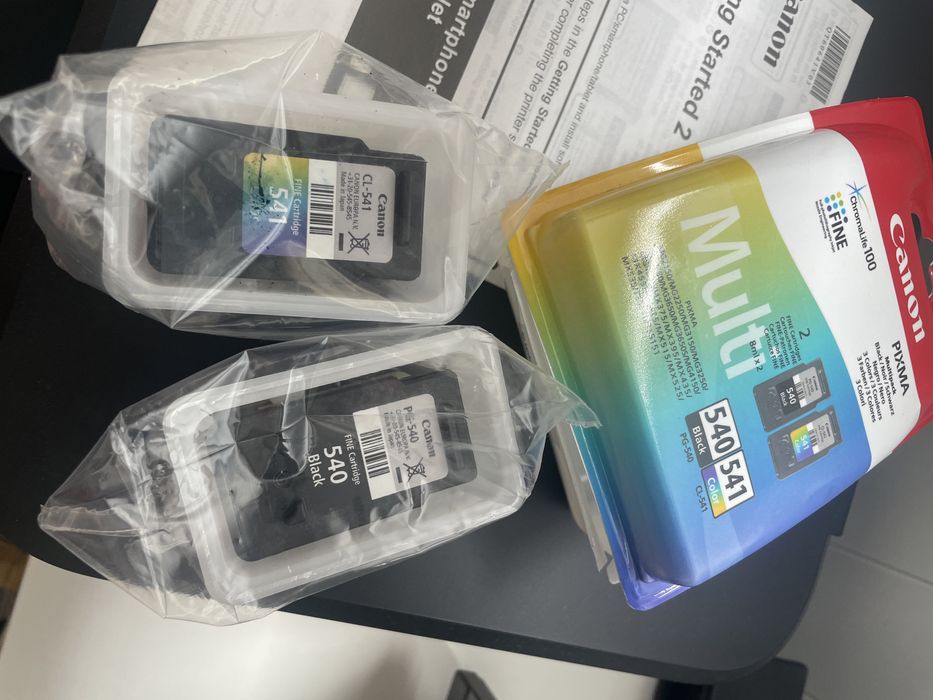 Impressora Canon MG3600 series com tinteiros por abrir