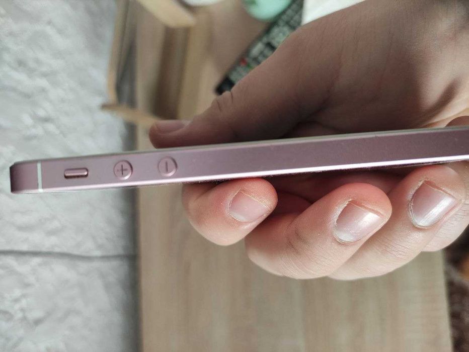 iPhone SE (2016) 32GB Rose Gold. Touch ID. Неверлок (Оригинал)