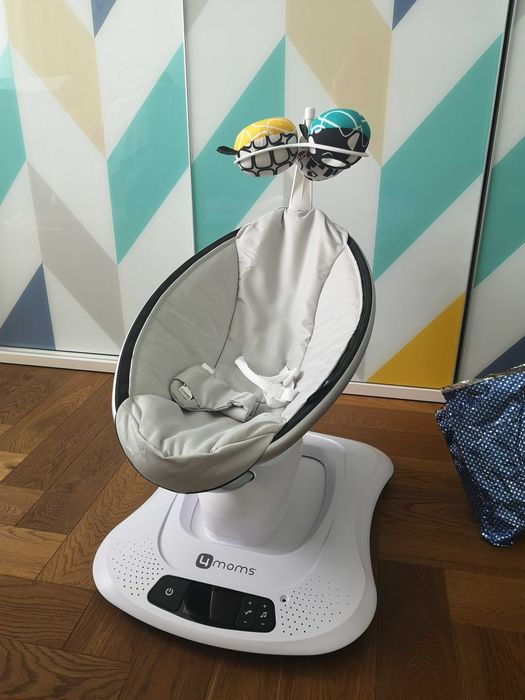 заколисуючий центр mamaRoo
