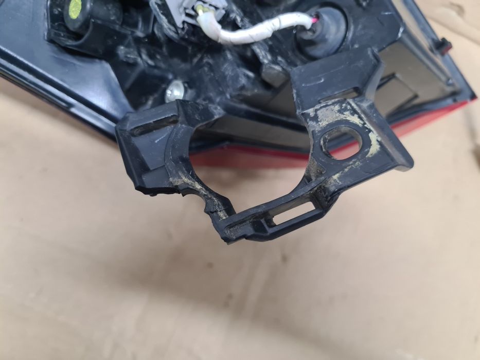 Lexus UX Lampa LED lewa tylna lewy tył UX200 UX 250H 200