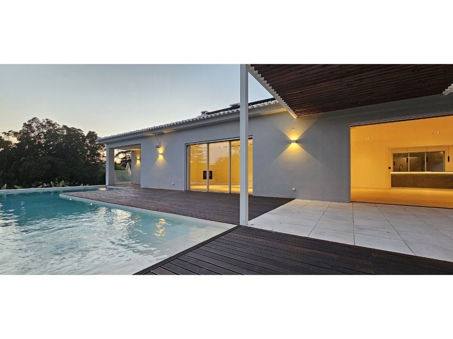 Moradia T7 nova com piscina em Birre, Cascais
