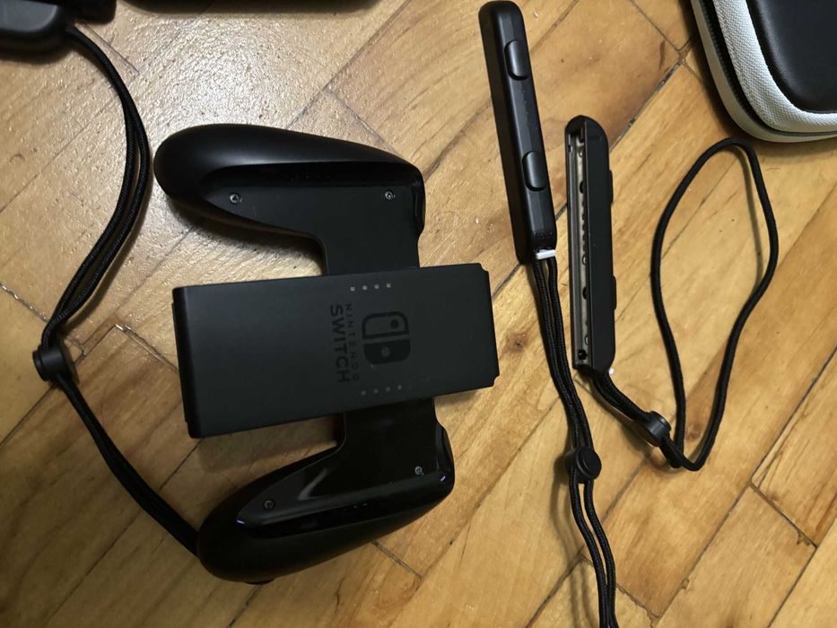 Konsola Nintendo Switch + etui