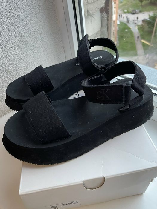 Calvin Klein сандали новые