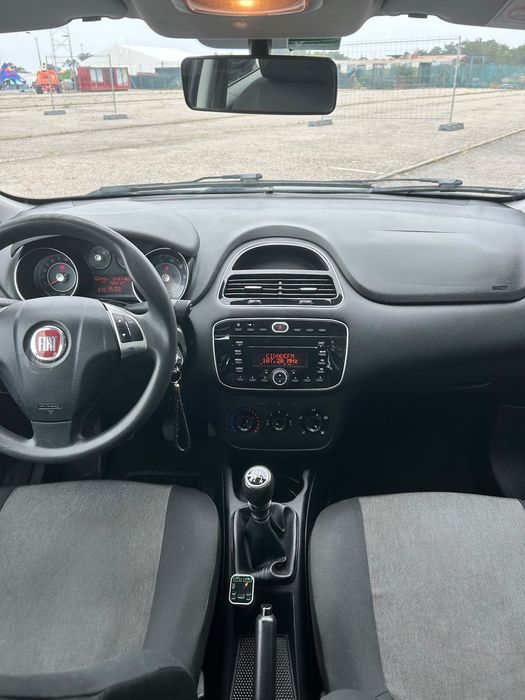Fiat punto 2014 157 mil km a circular  IUC e inspeção até abril 2027